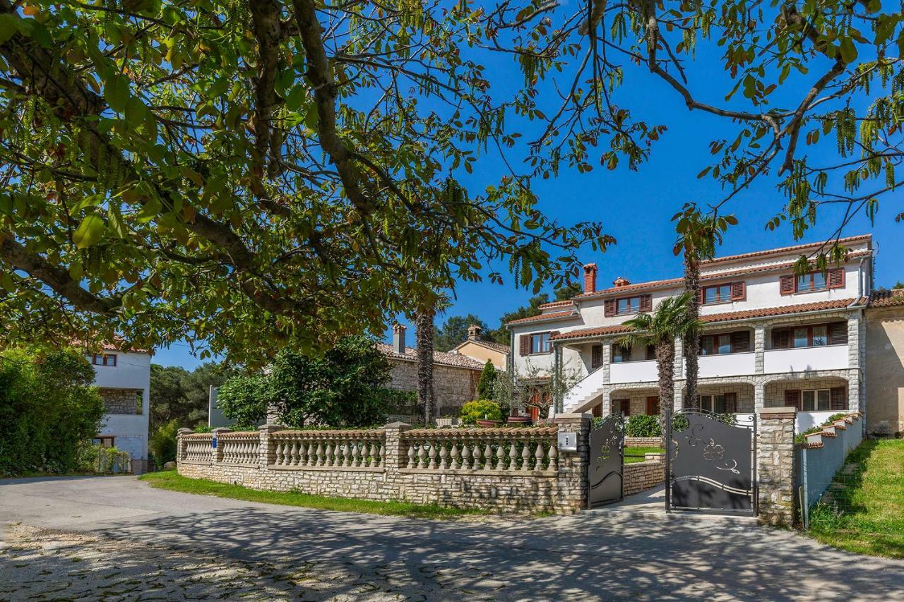 Apartments Rita Porec Bagian luar foto