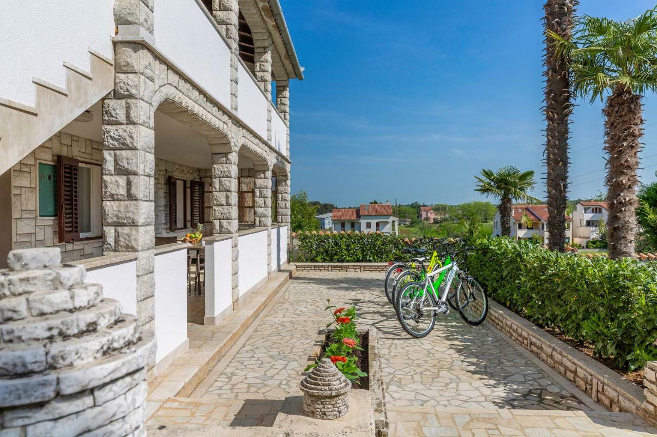 Apartments Rita Porec Bagian luar foto