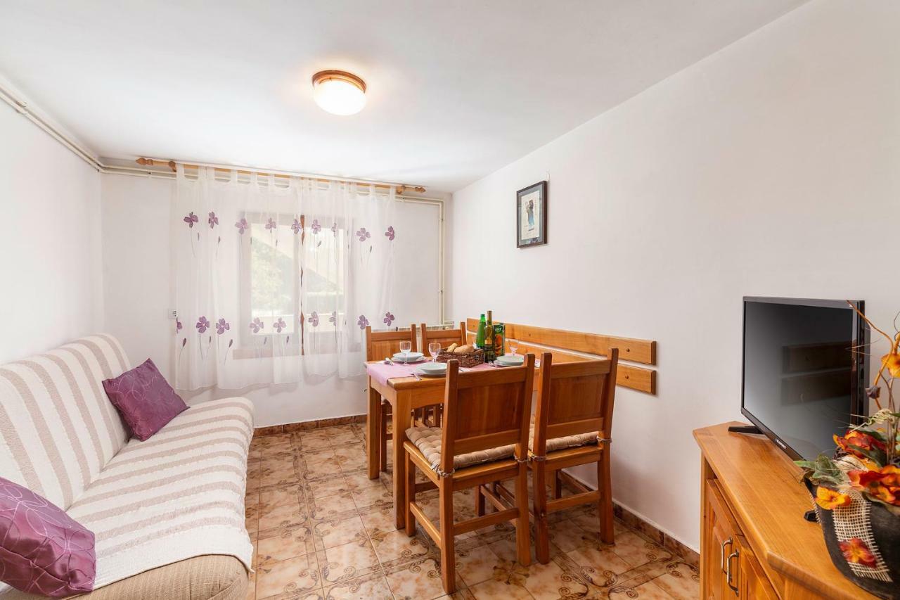 Apartments Rita Porec Bagian luar foto