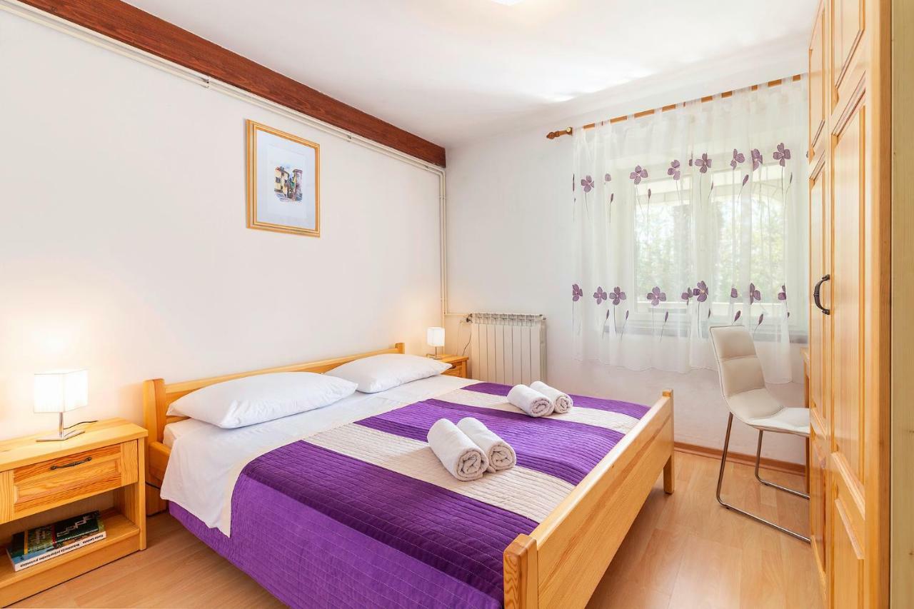 Apartments Rita Porec Bagian luar foto