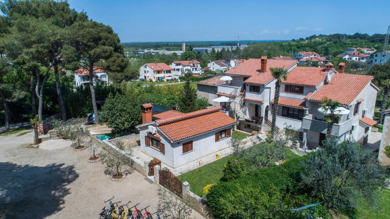 Apartments Rita Porec Bagian luar foto